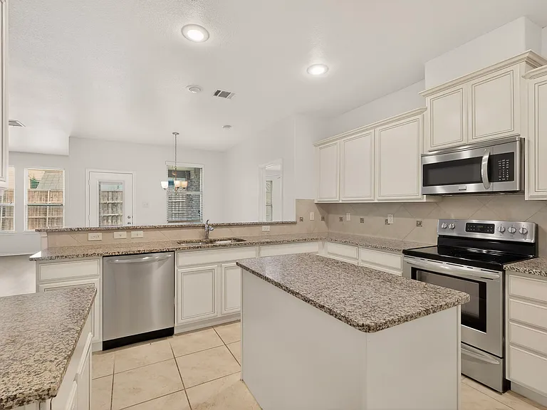 781 Lancashire Ln — Photo 35