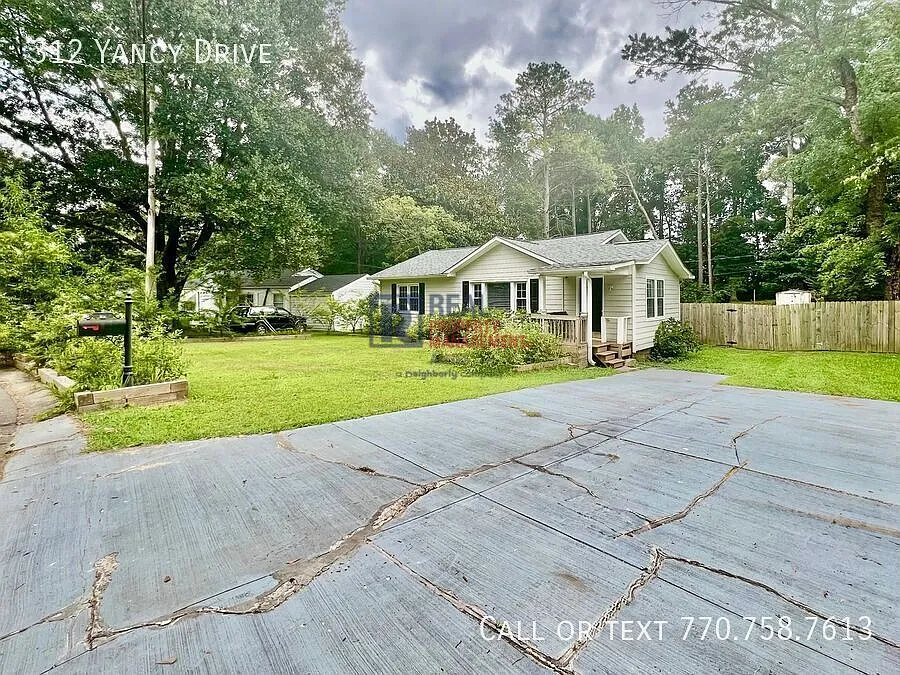 Large Yard close to everything in Marietta! — Photo 2