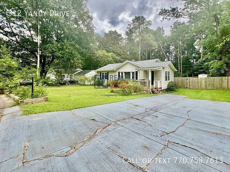 312 Yancy Dr SE — Photo 2