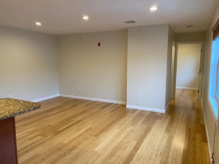 821 Court St — Photo 4
