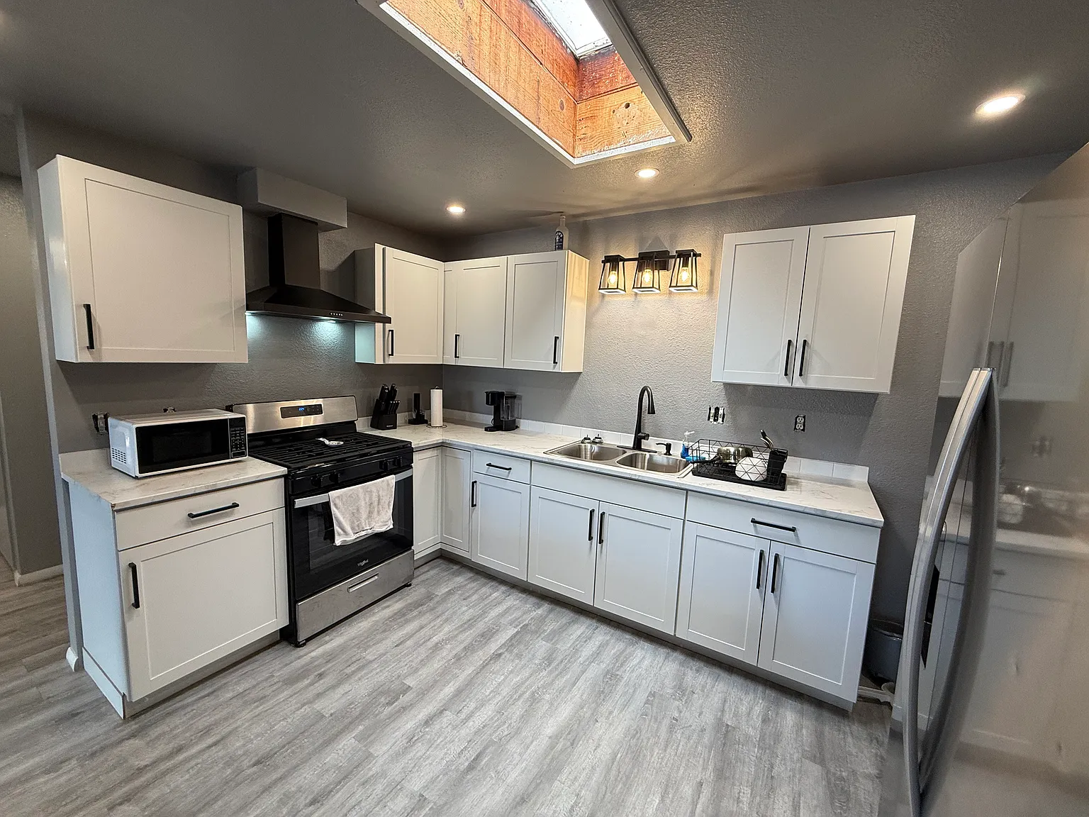 2 bed, 1006 sqft, $2,400 — Photo 3
