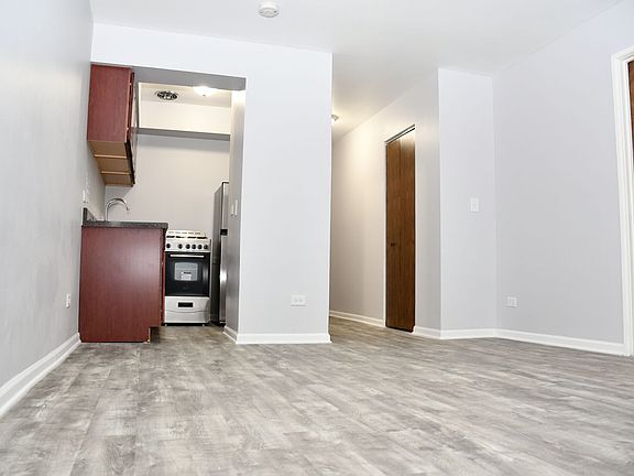 3rd image of 1050 W Hollywood Ave #520