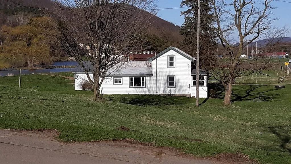 Building Photo - 949 Route 49