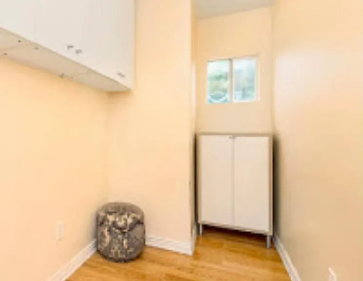 1065 Allen Ave — Photo 4