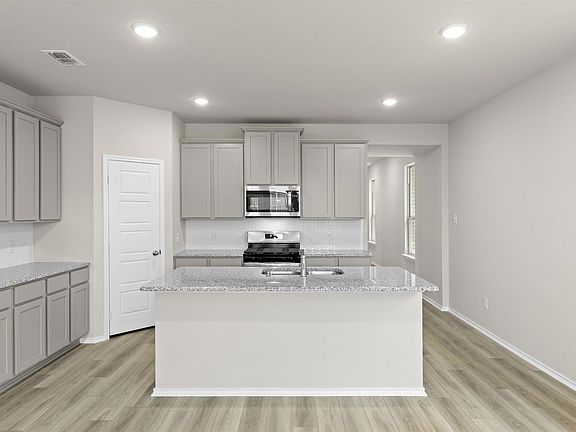 5th image of 1021 Handel Rd
