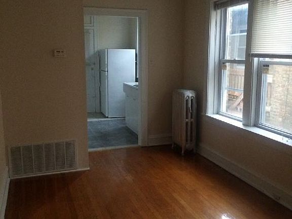 3rd image of 2200 W Foster Ave #22043