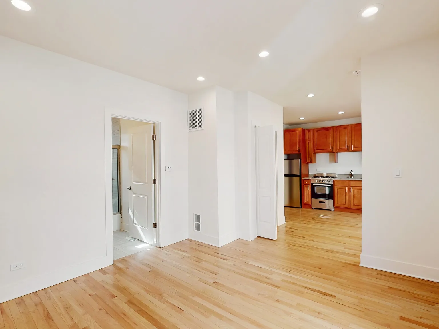 2 bed, 900 sqft, $2,500 — Photo 3