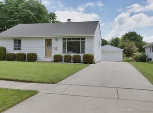315 N School St, Mount Prospect, IL 60056