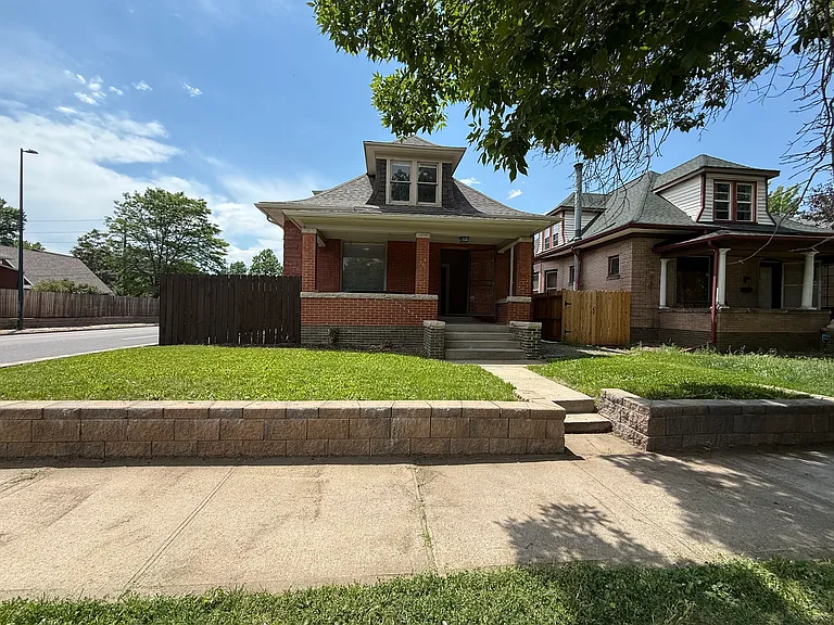 295 S Ogden St — Photo 13