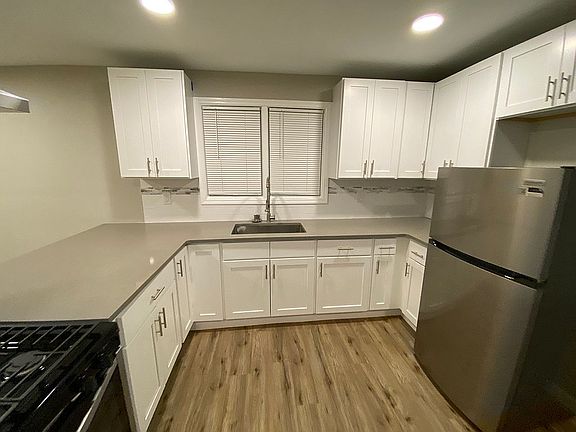 5th image of 230-232 S 5th Ave