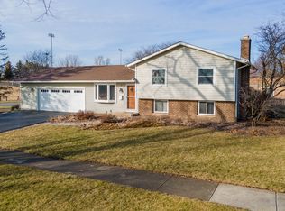 10 E Farmgate Ln, Palatine, IL 60067