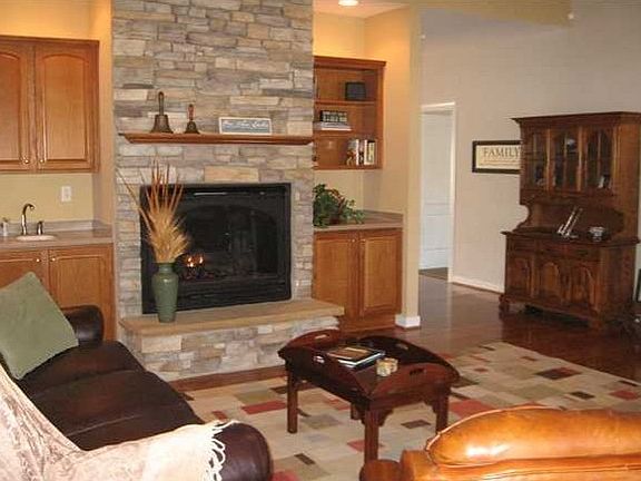 2nd image of 507 Fisher Dr