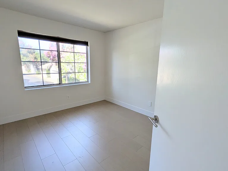 604 Pemberton Ln — Photo 11