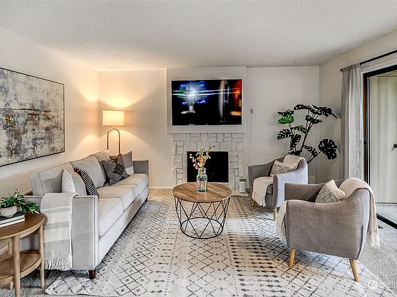 3rd image of 12036 96th Avenue NE #721