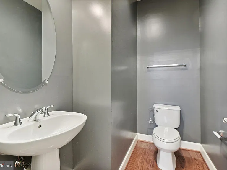 3439 Kemper Rd — Photo 32
