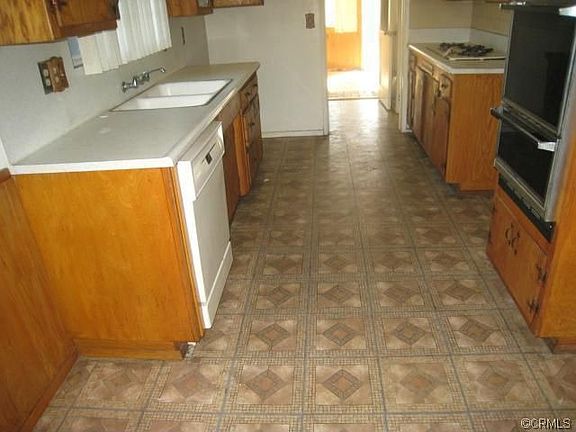 3rd image of 308 E Edna Pl