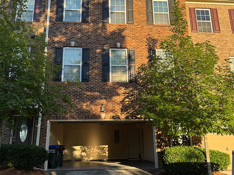 5020 Windcrest Ln — Photo 1