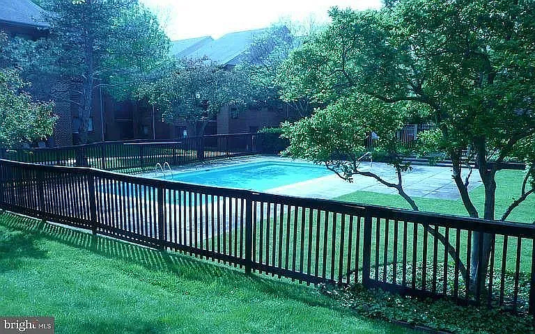 304 Hilltop Ln #C — Photo 10