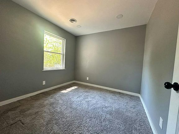 2nd image of 2710 Roberts Cir