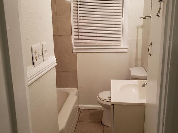 5th image of 713 Scotland Dr APT 4