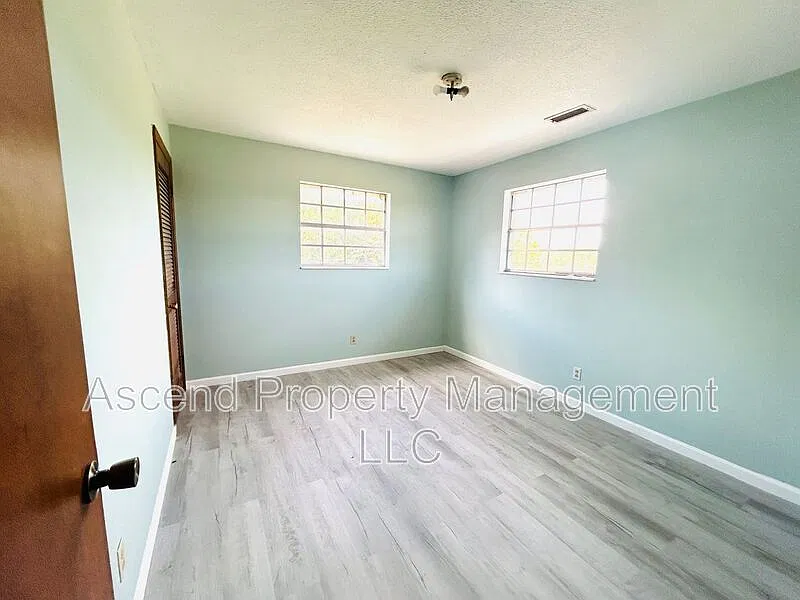 2 bed, 1.0 bath, $830 — Photo 4