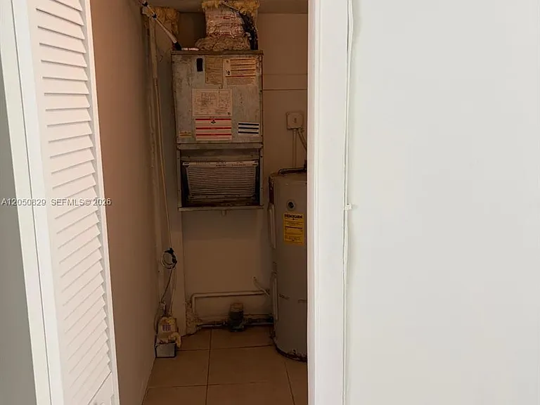 101 NW 29th Ave #10 — Photo 6