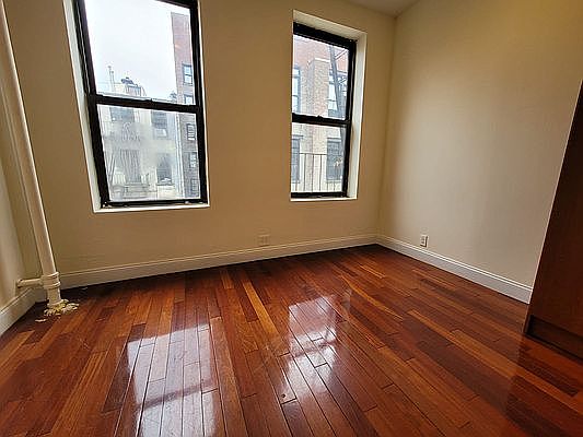 1st image of 256 E 10th St #3X