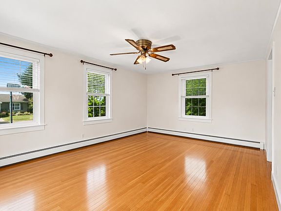 3rd image of 12 Wathen Road