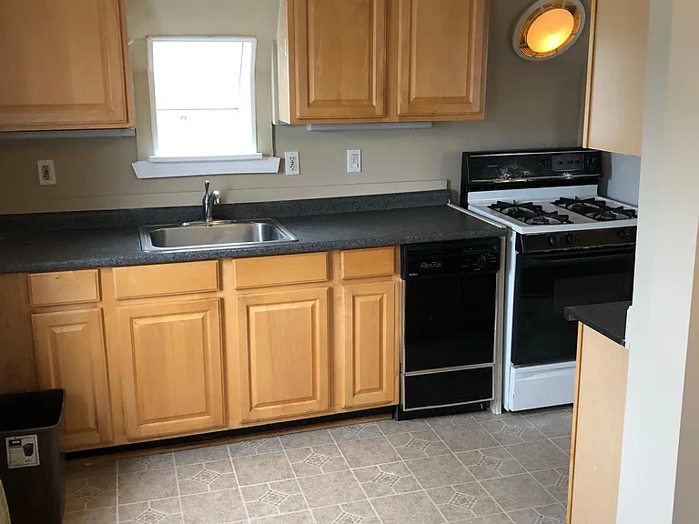 529 Forest St #3 — Photo 2