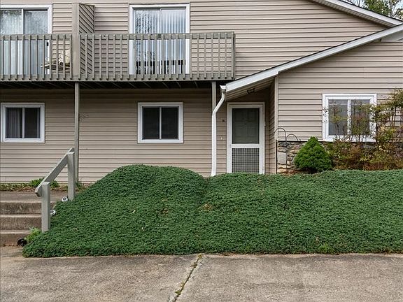 4th image of 19 Woodstone Dr #32