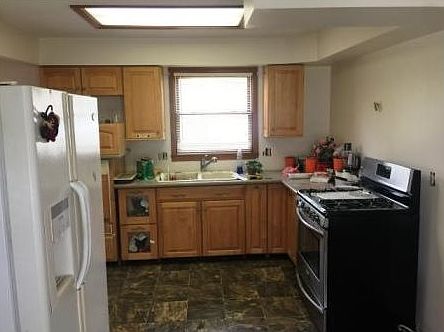3rd image of 503 W Elm St