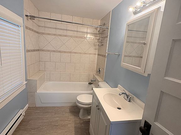 5th image of 414 W Parrish Ave