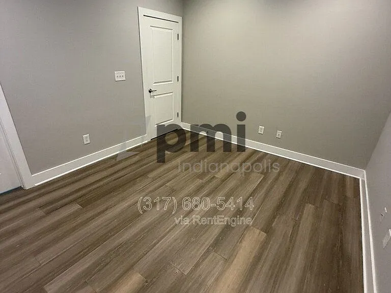 604 E 10th St — Photo 21