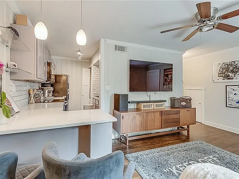 706 Charles Allen Dr NE #B — Photo 8