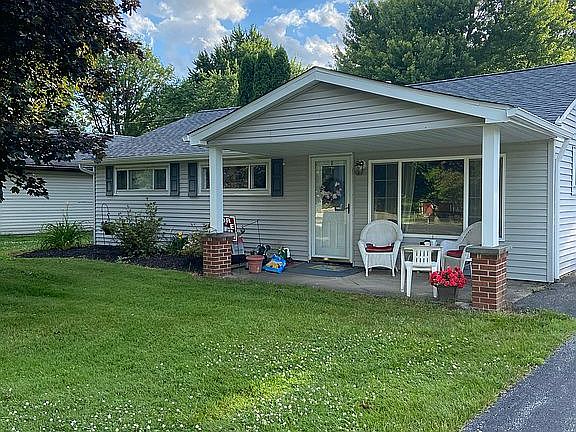 2nd image of 9854 Oakwood Dr