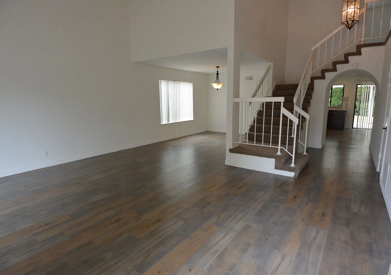 Spacious two story 4 Bed, 3 Bath + Bonus room home in College Park, Irvine. — Photo 2