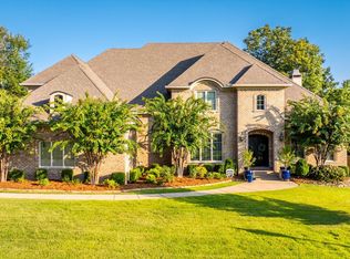 8 Courts Dr, Little Rock, AR 72223
