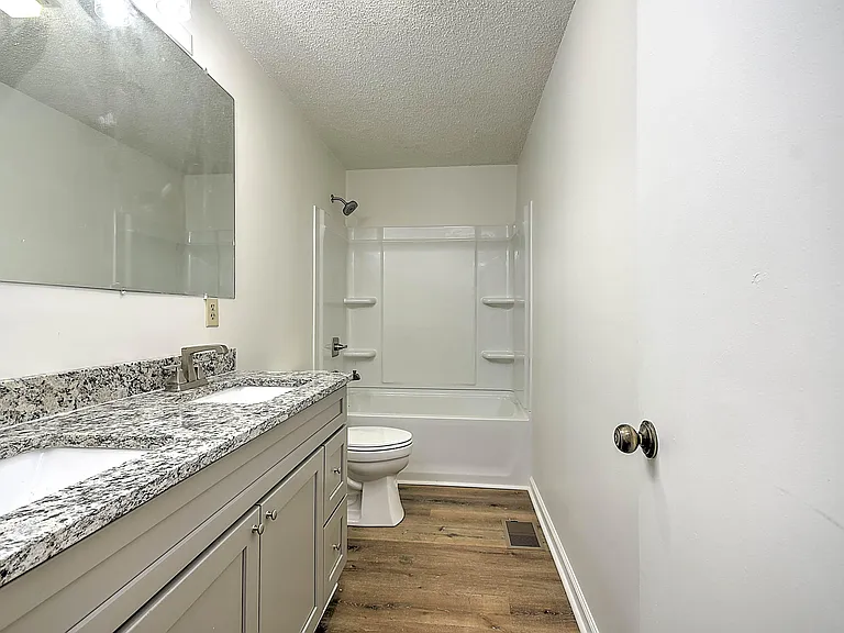 424 W Maple St #2 — Photo 13