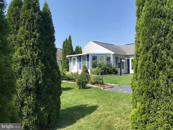 4th image of 329 Eisenhower Dr