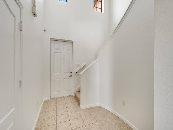 4th image of 733 Ventura Dr