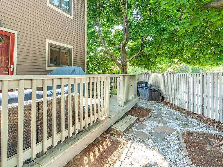 129 Governor Winthrop Rd — Photo 28