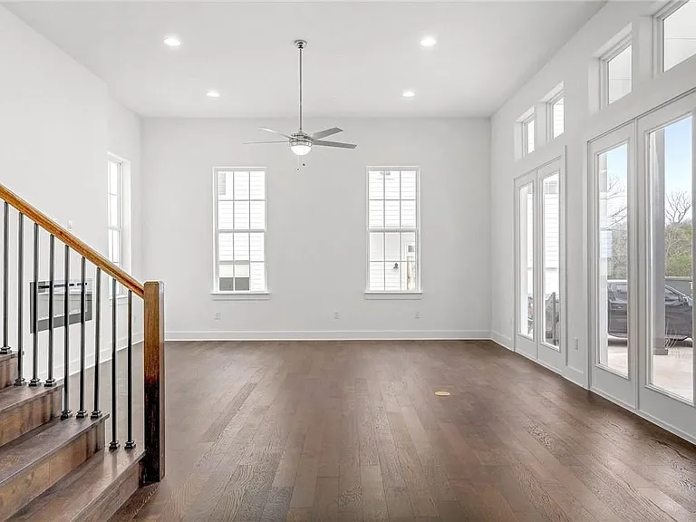 4502 Grassland Dr — Photo 11