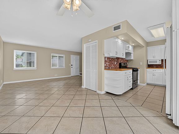 2nd image of 9838 Argyle Dr