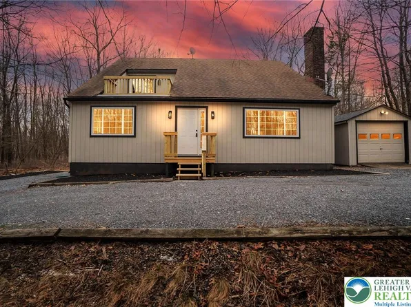 27 W Cherokee Trl, Albrightsville, PA 18210