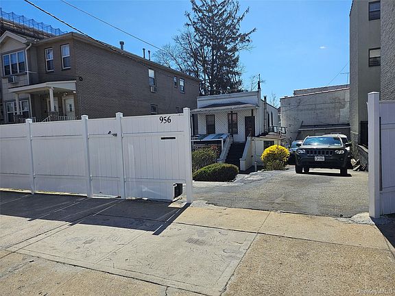 3rd image of 956 Hegeman Avenue