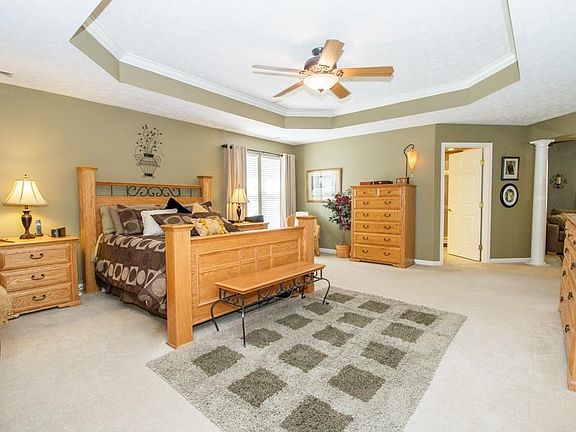 5th image of 9143 Surrey Gate Pl