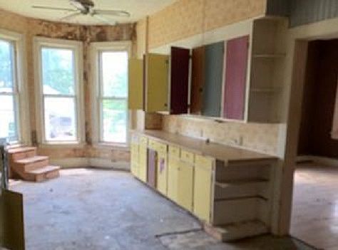 3rd image of 148 N Rich St