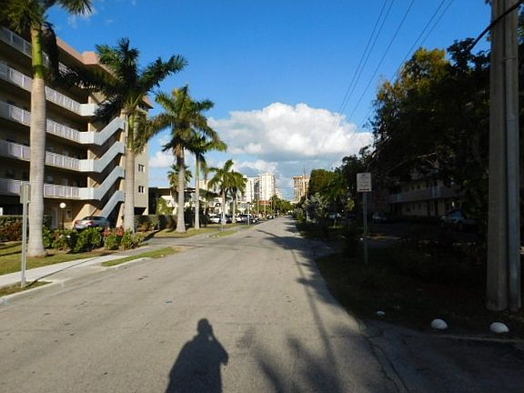 Exterior Neighborhood (street photo)