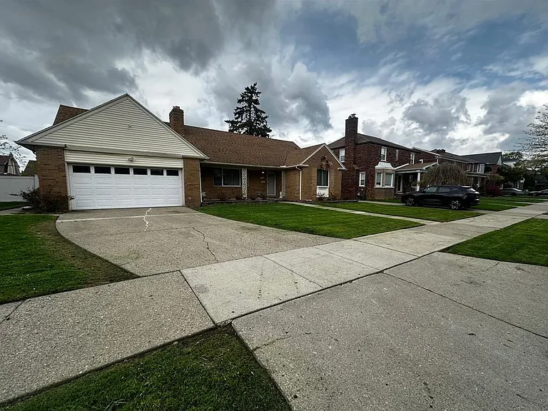 7251 Oakman Blvd — Photo 2