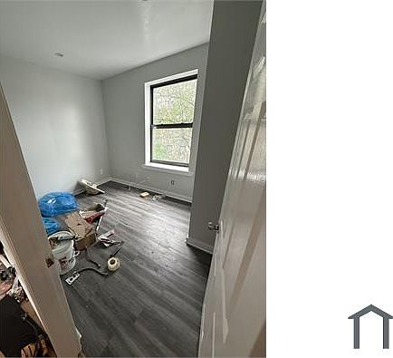 4th image of 2408 Cambreleng Ave #11
